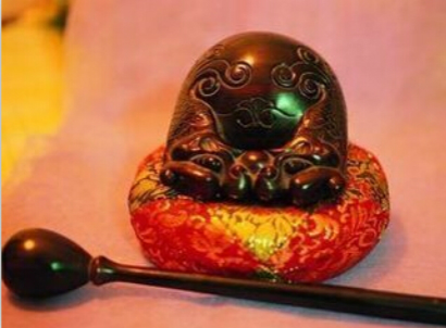 「木鱼」僧人诵经时为何要敲木鱼？