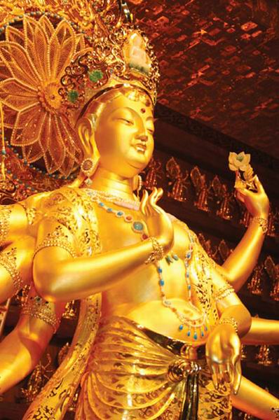 「观音」探秘世界最大的金玉佛像