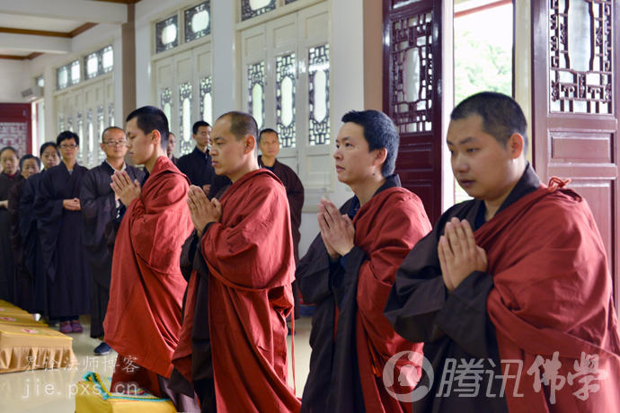 「佛学」剃度出家全程图片揭密 「佛学」剃度出家全程图片揭密