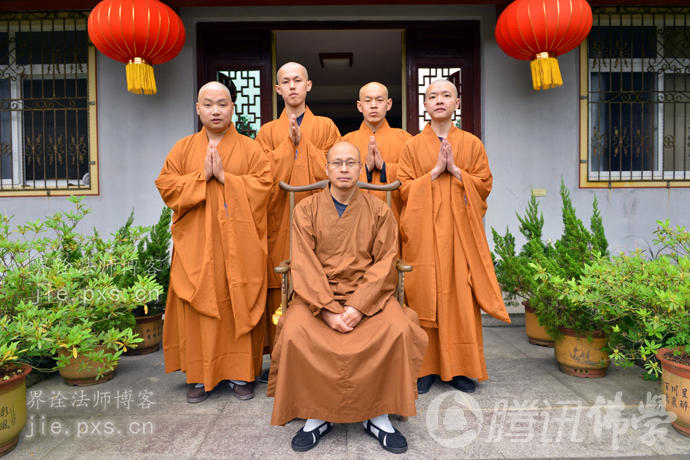 「佛学」剃度出家全程图片揭密 「佛学」剃度出家全程图片揭密
