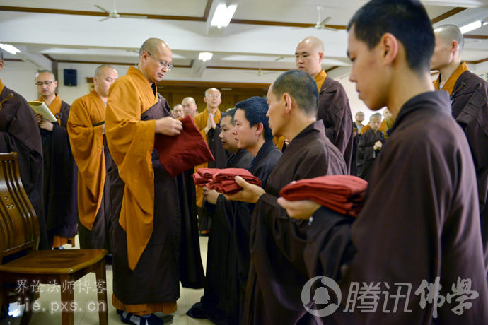 「佛学」剃度出家全程图片揭密 「佛学」剃度出家全程图片揭密